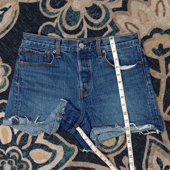 Levi's white oak cone denim high rise denim shorts womens sz 31 - Picture 7 of 10